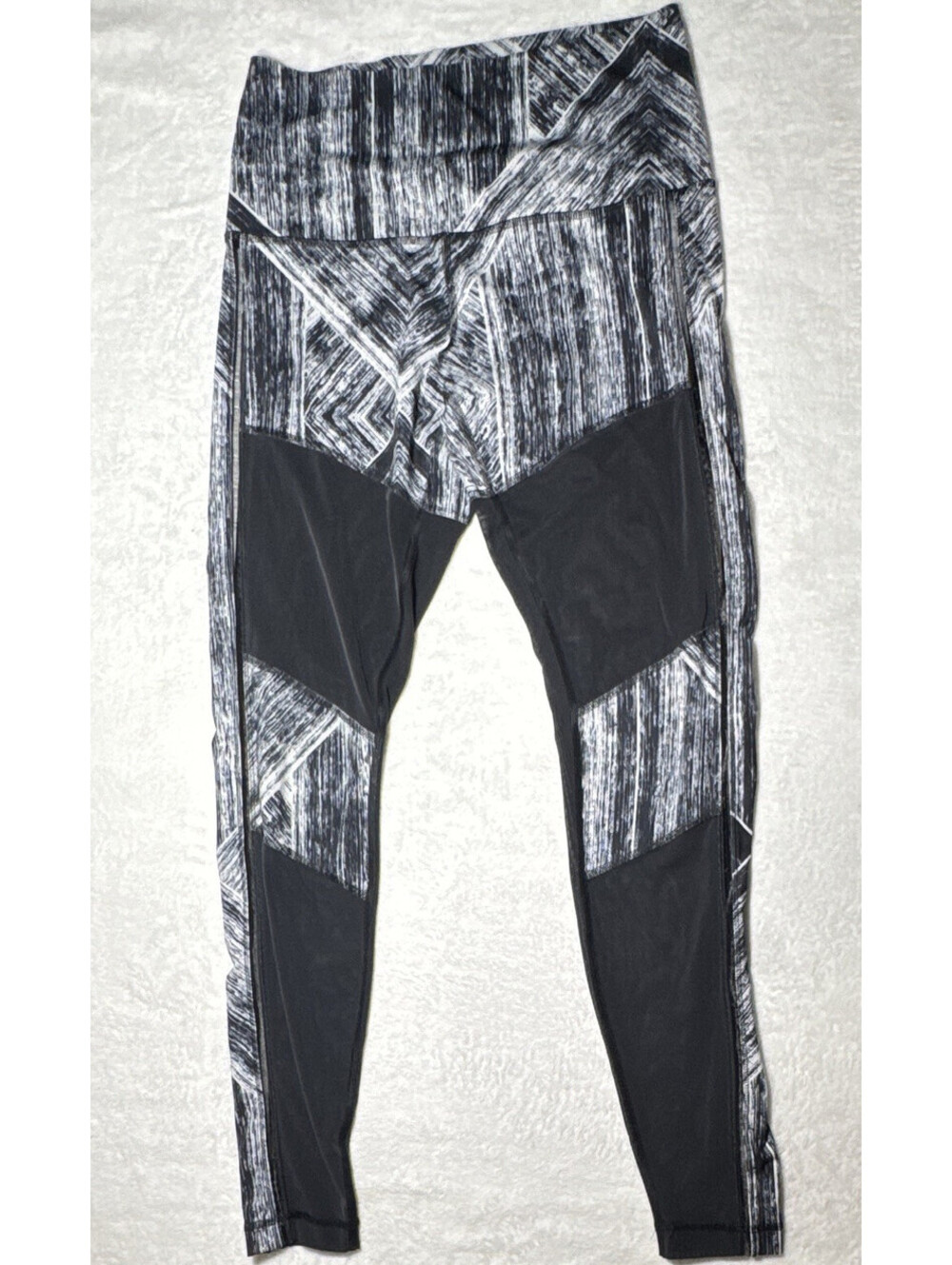 Lululemon Run: Inspire Mid Rise Mesh Leggings Yoga Black/White 8